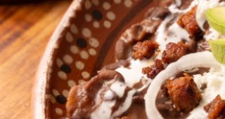 Enfrijoladas de chorizo y papa