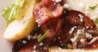 Ensalada fresca de tocino y manzana