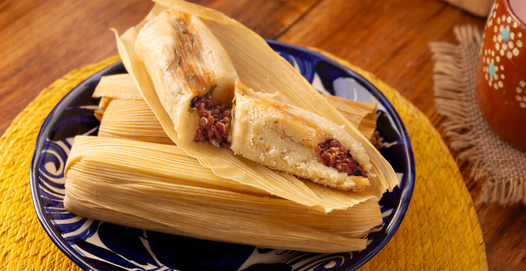 Tamales de chorizo con queso.
